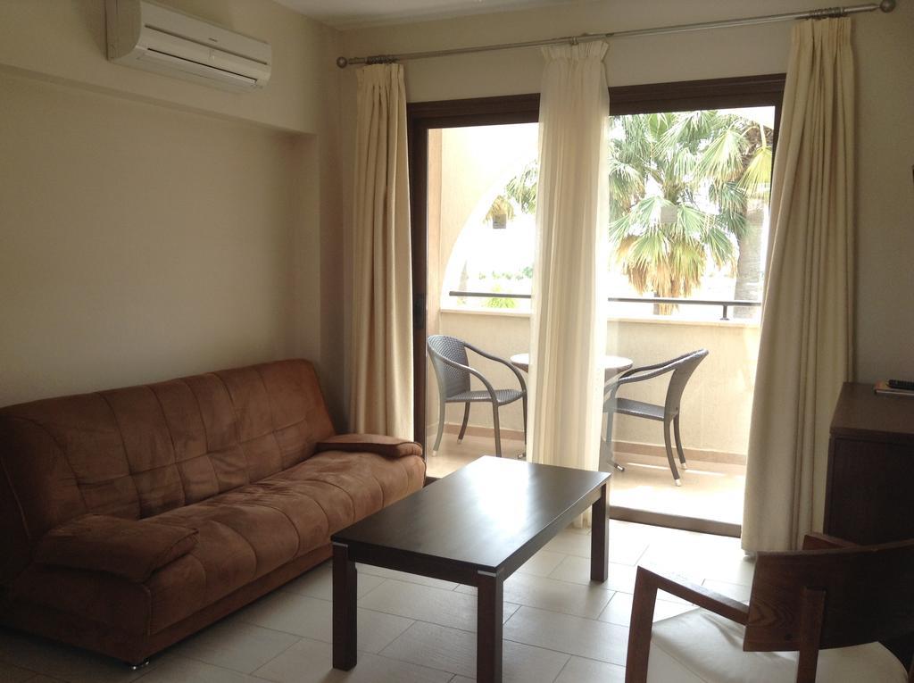 Avillion Holiday Apartments Klorakas Room photo