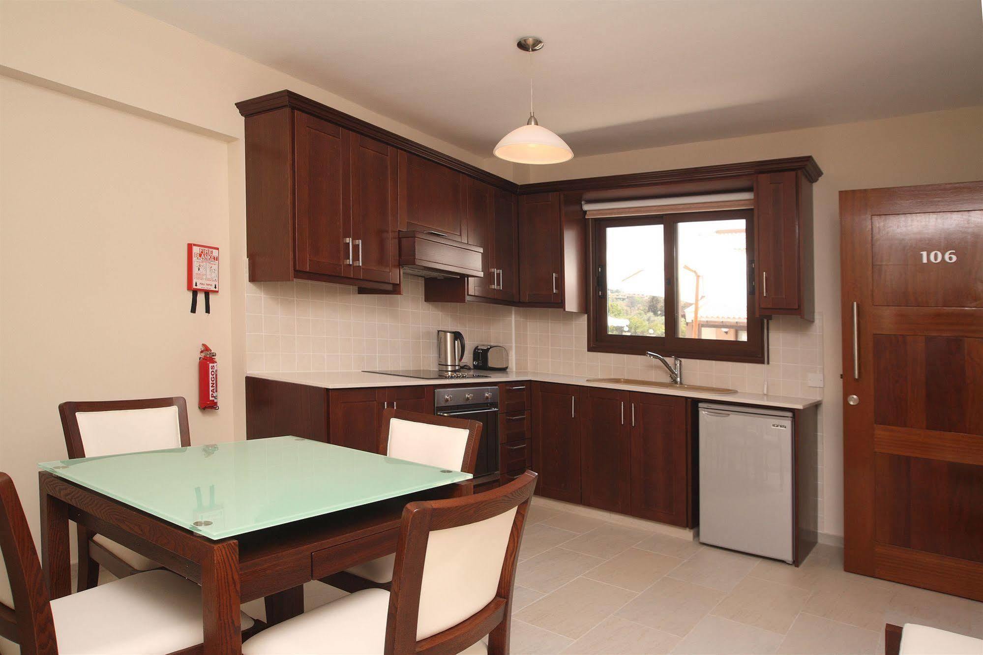 Avillion Holiday Apartments Klorakas Exterior photo